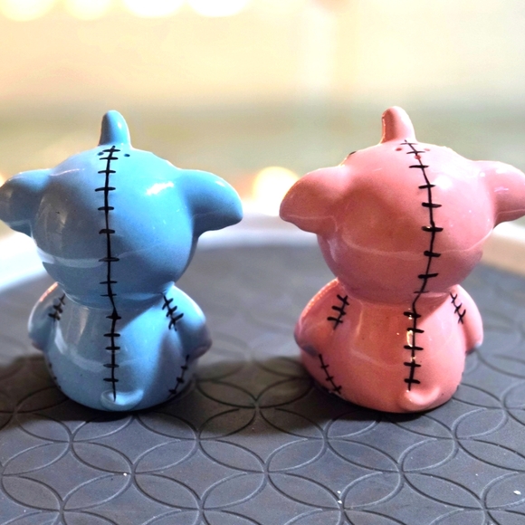 Humorous Skeletons in Costume Salt and Pepper Shaker Set - Picture 2 of 4